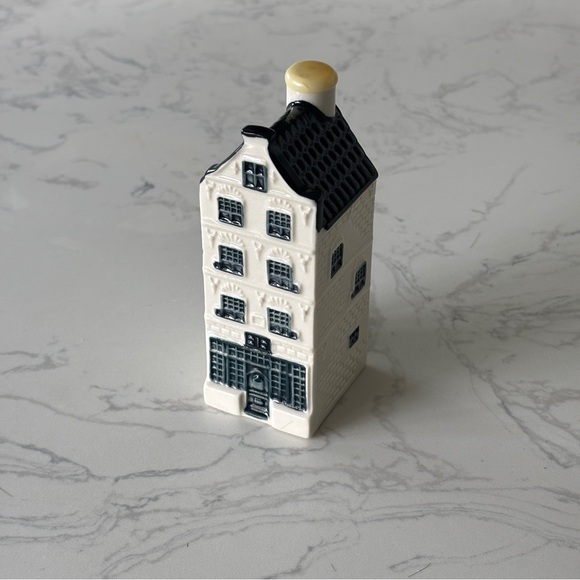 KLM #28 Blue Delft House by BOLS - Picture 1 of 6